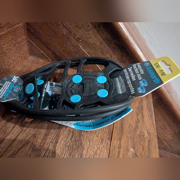 Due North Everyday Traction Aids - Black NWT Size S/M women's 5-9 M 3-7 - Picture 7 of 9